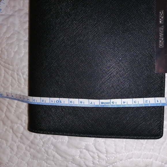 Michael Kors wallet on chain /clutch - Picture 5 of 16